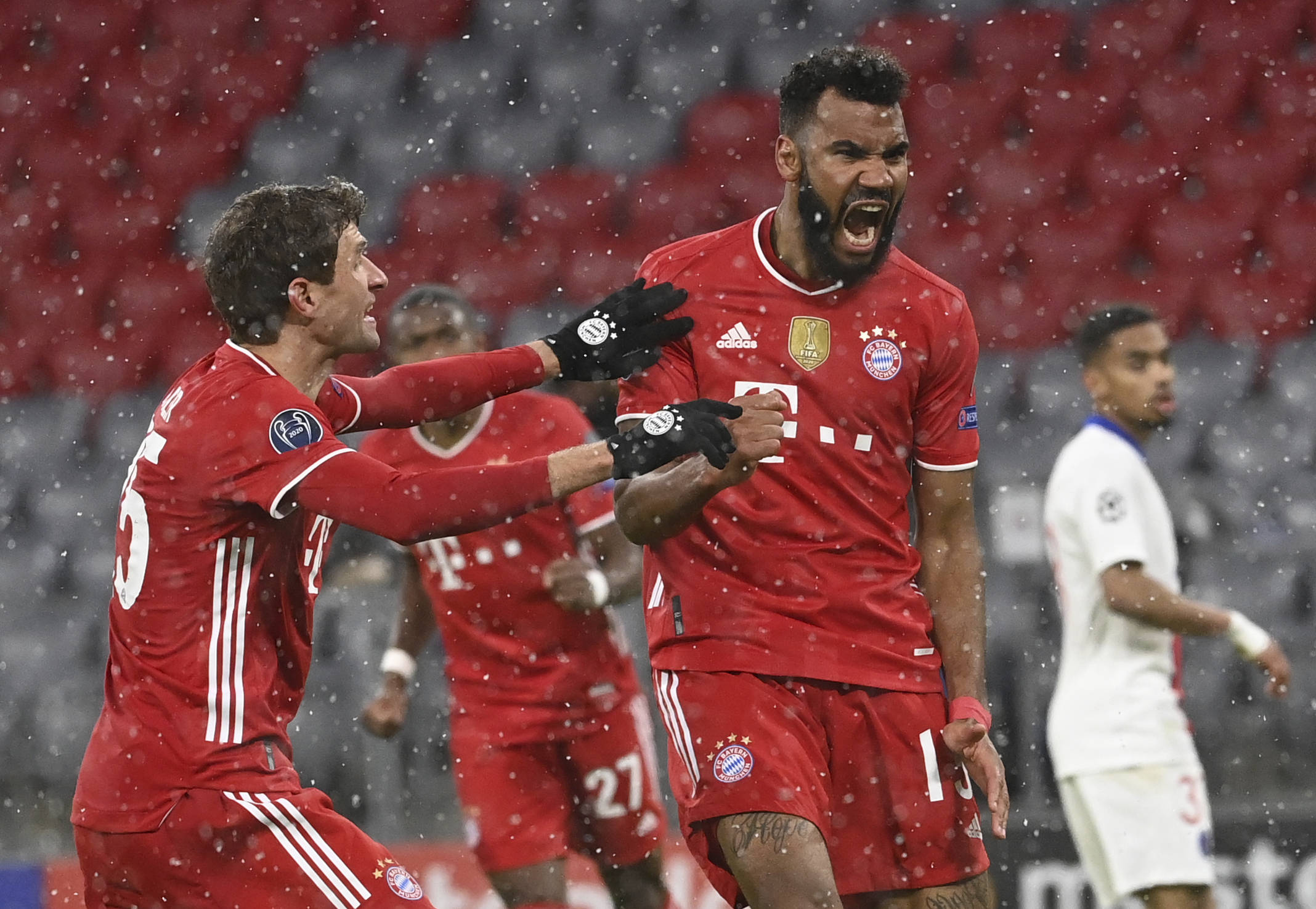 莫斯克拉在对阵小蜜蜂的比赛中伤退，阿森纳后防3人受伤