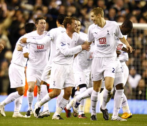 卫报：前加拿大女足教练因性侵球员被判监禁，出狱后没有被禁足