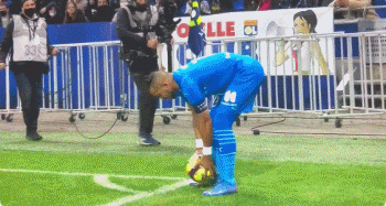 半场战报：尤文0-1博德闪耀，布隆贝格建功，小孔塞桑造险