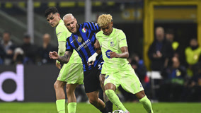 周琦晒与赵睿&翟晓川&方硕合照：又是一年新赛季