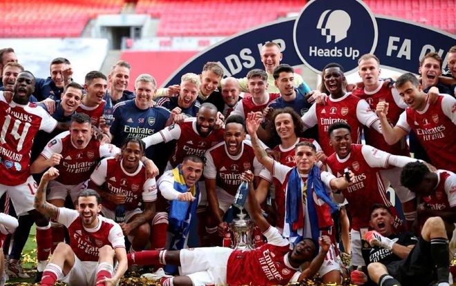 致敬传奇，布伦南-约翰逊进球后用孙兴慜招牌动作进行庆祝