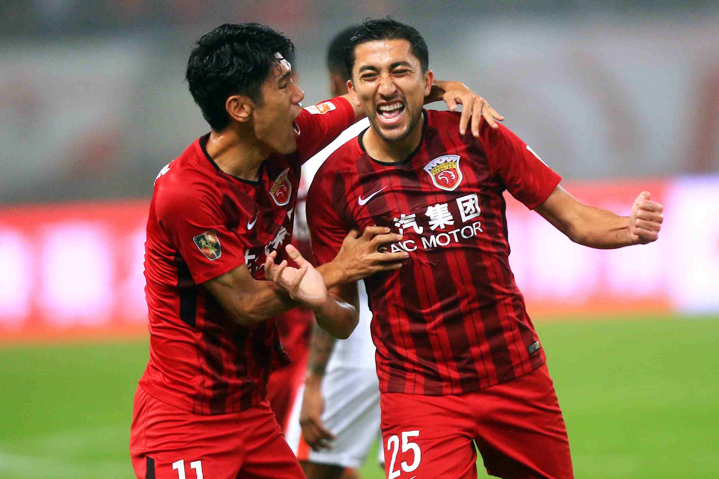 巴莱巴：父亲盼我像小罗那样踢10号位；在喀麦隆踢球更自由（巴莱巴：父亲希望我像小罗一样司职10号；在喀麦隆踢球更自由）