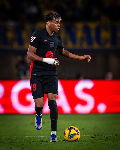 梅西：我在巴萨踢了一辈子球，却没能以我想象的方式告别