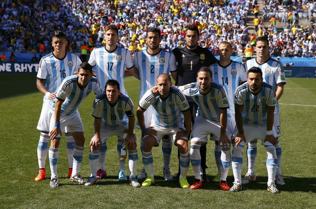 自称海牛翻译的用户：海牛不欠兰克尔-泽工资，还给他预支钱