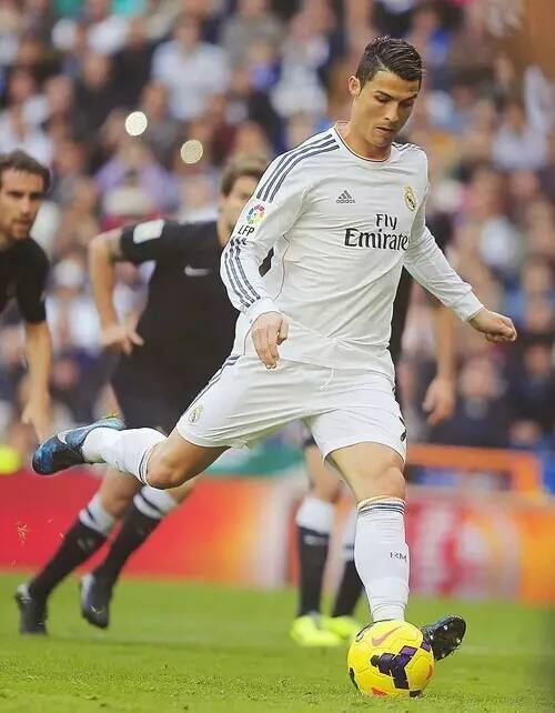 高票当选！孙兴慜世界波连续三年获得韩国足协年度最佳进球（孙兴慜世界波三连庄：高票斩获韩国足协年度最佳进球）