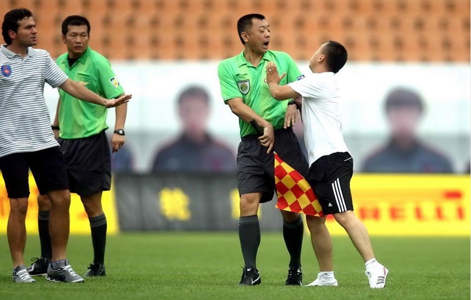 欧洲足球一夜疯狂：水晶宫绝杀，多特6轮不败，罗马爆冷（欧陆足坛今夜沸腾：水晶宫补时绝杀，多特六轮不败，罗马爆冷失利）