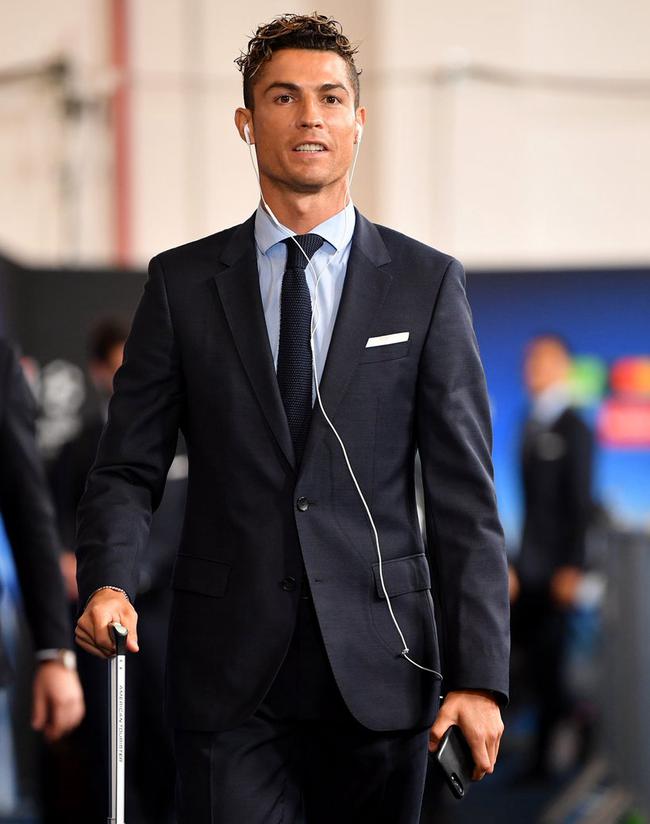 2025年欧洲足坛夏窗：英超创纪录 红军包揽前3（2025欧洲夏窗：英超破纪录，利物浦包揽前三）